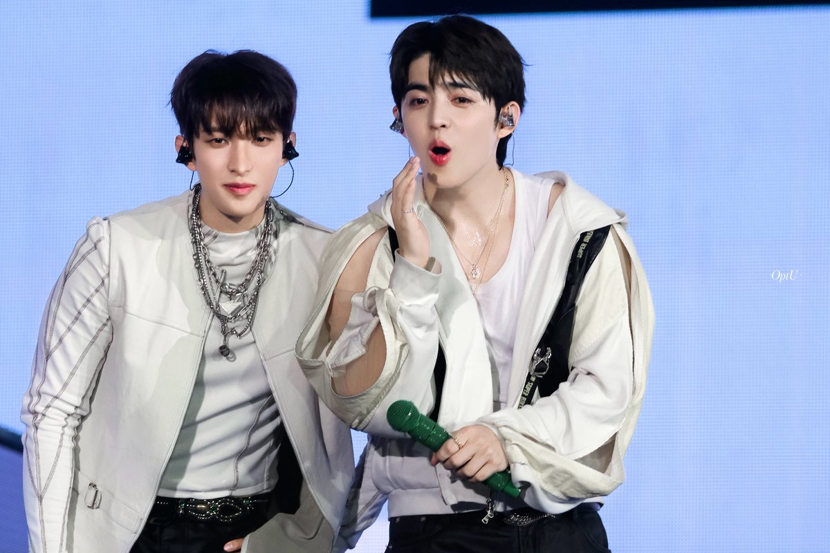 251221

🐶🐶

#에스쿱스 #SCOUPS
#승철 #최승철 
#세븐틴  #SEVENTEEN  
<a href="/pledis_17/">세븐틴(SEVENTEEN)</a>
