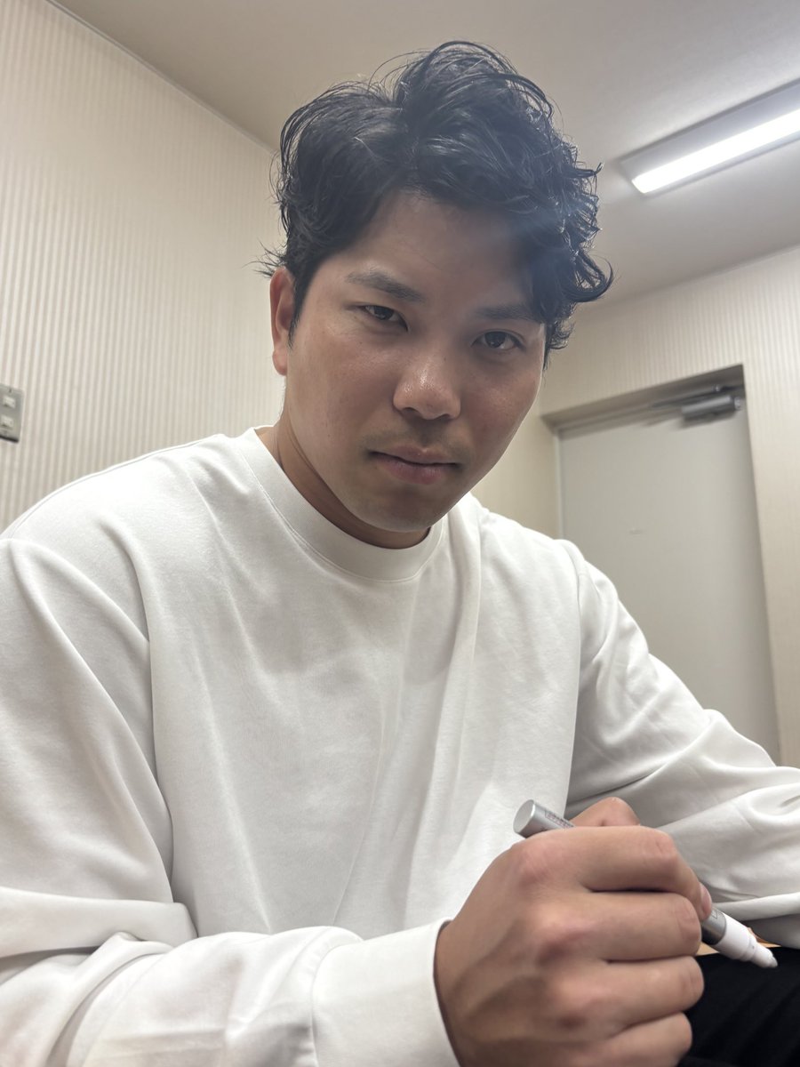 101casting's tweet image. 【#101SMILE】
イベント内でお配りしてたサイン入りカラーボールの裏話‼️
大城選手のボールは
オフのイベントなので
「たくみ」にしよっかーと
今回は特別にお名前サインを書いてくれました✍️
なかなかレアのカラーボールをゲットできた方おめでとうございます🎉
#大城卓三 選手