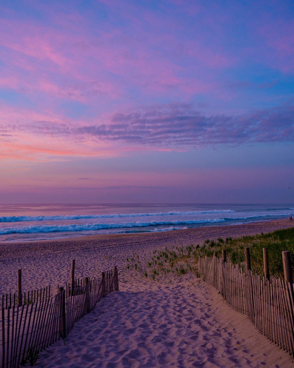 nev_in_color's tweet image. Sunrise on a Sunday.