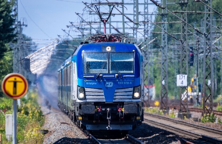 صور .. التشيك.. تعطل حركة القطارات بالعاصمة براغ بعد سرقة كابلات من خط متصل بمحطة رئيسة 