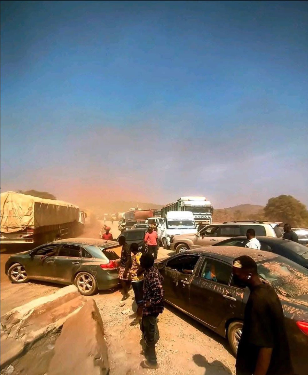 NTANewsNow's tweet image. UPDATE ON ABUJA–LOKOJA ROAD

The FRSC Corps Marshal has ordered the deployment of additional officers and tow trucks along the Abuja–Lokoja Road to ease the ongoing traffic gridlock and ensure swift removal of obstructions. 

He confirmed that the congestion is largely due to…