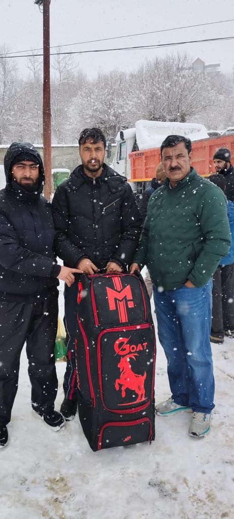 CheraghTriple's tweet photo. I sincerely express my heartfelt thanks &amp; appreciation to Councillor @abdulwa07663402 for providing a complete cricket kit to all teams which will help in promoting sports at the grassroots level.I truly hope and believe that your guidance and support will continue in the future. https://t.co/jVwmYURn3c