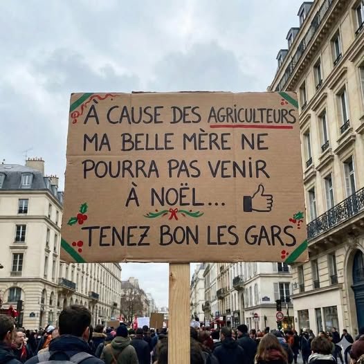 cab2626's tweet photo. Et après les nouvelles de merde de ce dimanche avant Noël pour nous qui avons nos racines chrétiennes, une touche de légèreté 🤣 https://t.co/HhB6GjHzWI