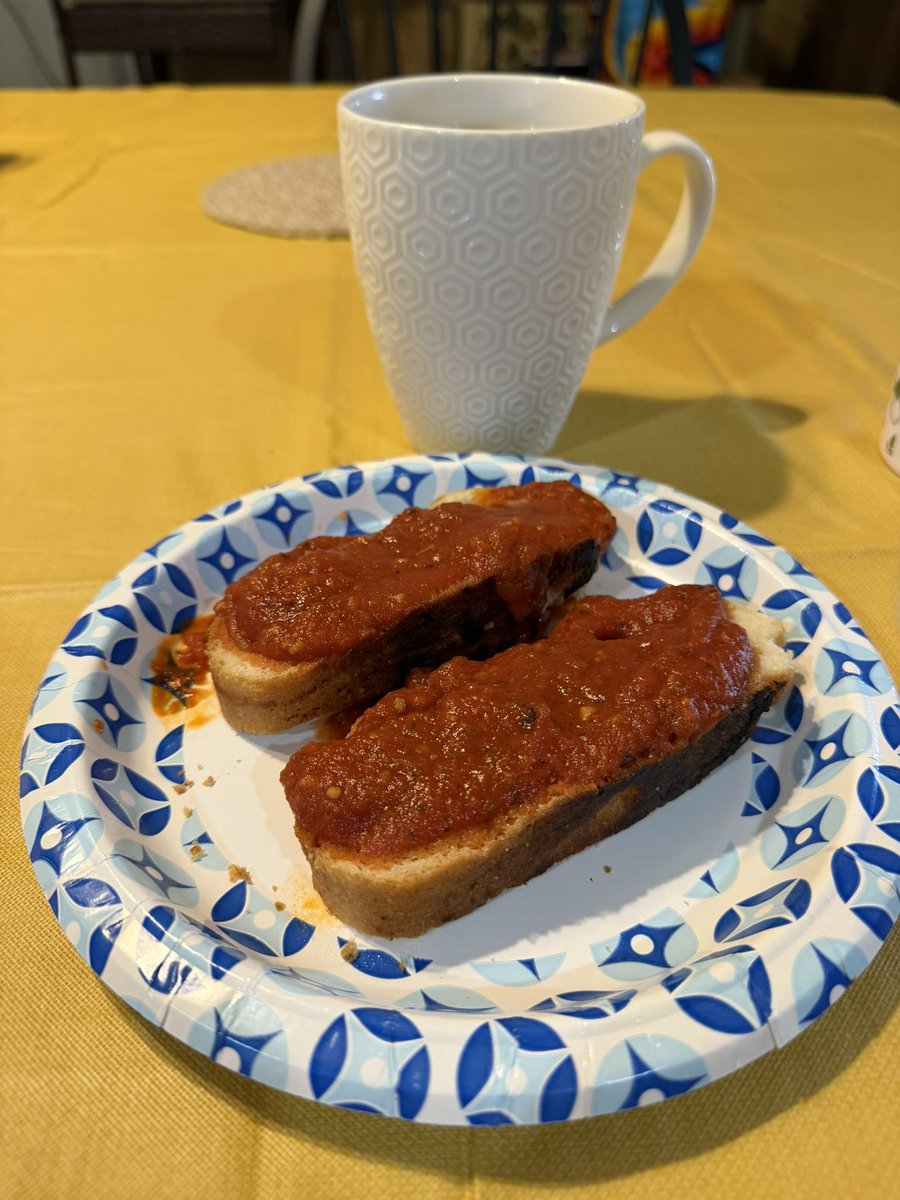 mezzopwr's tweet photo. Leftover sausage bread for breakfast? Yes, please. #DinnerForBreakfast https://t.co/BGKKFSwAuR