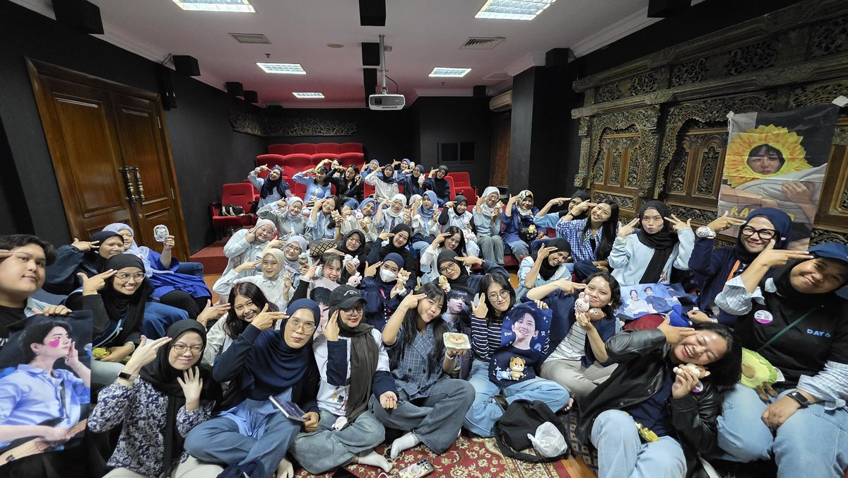 odeday6's tweet photo. ☃️Day6 "THE PRESENT" : A Night to Remember☃️

Terima kasihhhh buat teman teman My Day yang hadir dan meramaikan event nobar TPS 2025 di Metro Cinema bareng Ode Day6🥳🍀

Mohon maaf bila dari panitia masih banyak kurangnya. see u next event yaa guys! 🤍 https://t.co/3D7xcMMOVK