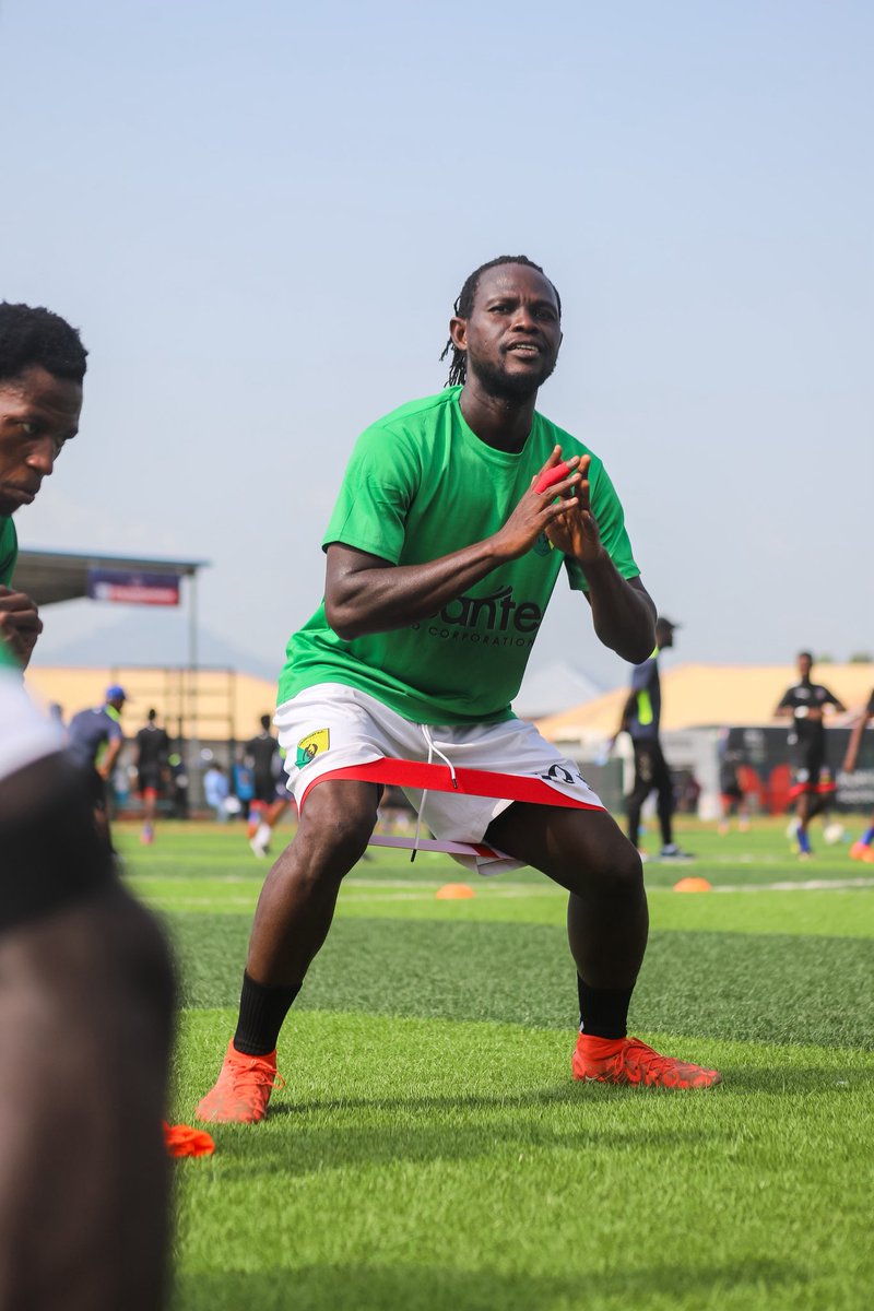 GoldStarsSc's tweet image. Warm Up 💚💛✊

#GPL #Week15