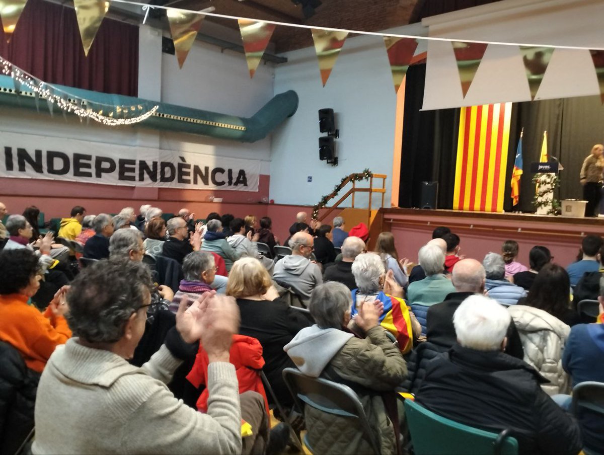 ⬛️⬜️ La vicepresidenta <a href="/NohemiFreiheit/">Nohemí Zafra</a> i diversos membres del Secretariat Nacional han participat en la presentació a Sils de l'<a href="/assembleajoves_/">Assemblea de Joves</a>

El jovent és el futur del nostre poble, i té un compromís ferm amb la independència. L'ANC serà sempre al vostre costat!