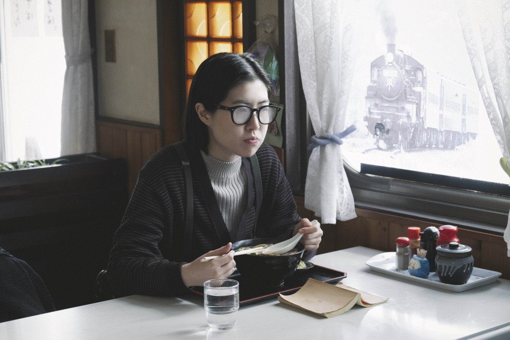 <여행과 나날> 뭐가 그렇게 좋았을까…생각해 봤다. 여행을 통해서 주인공의 삶이 특별히 좋아지거나 막 엄청난 명작을 쓰게 되거나 그런건 아닌데 그냥 뭔가 주인공이 오랜만에 즐거운 시간을 보냈고 그게 어떤식으로든 그의 삶에 영향을 줄 것 같아서. 그게 좋은 것 같다.