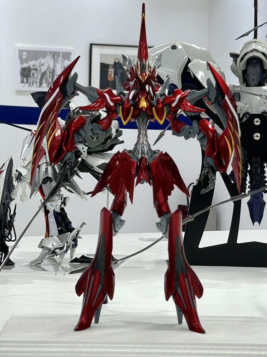 ak5d3R's tweet image. 今日、息子が永野護デザイン展に行った。自分の仕事を息子が見に行ってくれることが、こんなに嬉しいことだとは。あえてどれか教えないでも2騎をちゃんと見つけてくれてお父さん嬉しいよ☺️☺️☺️感無量