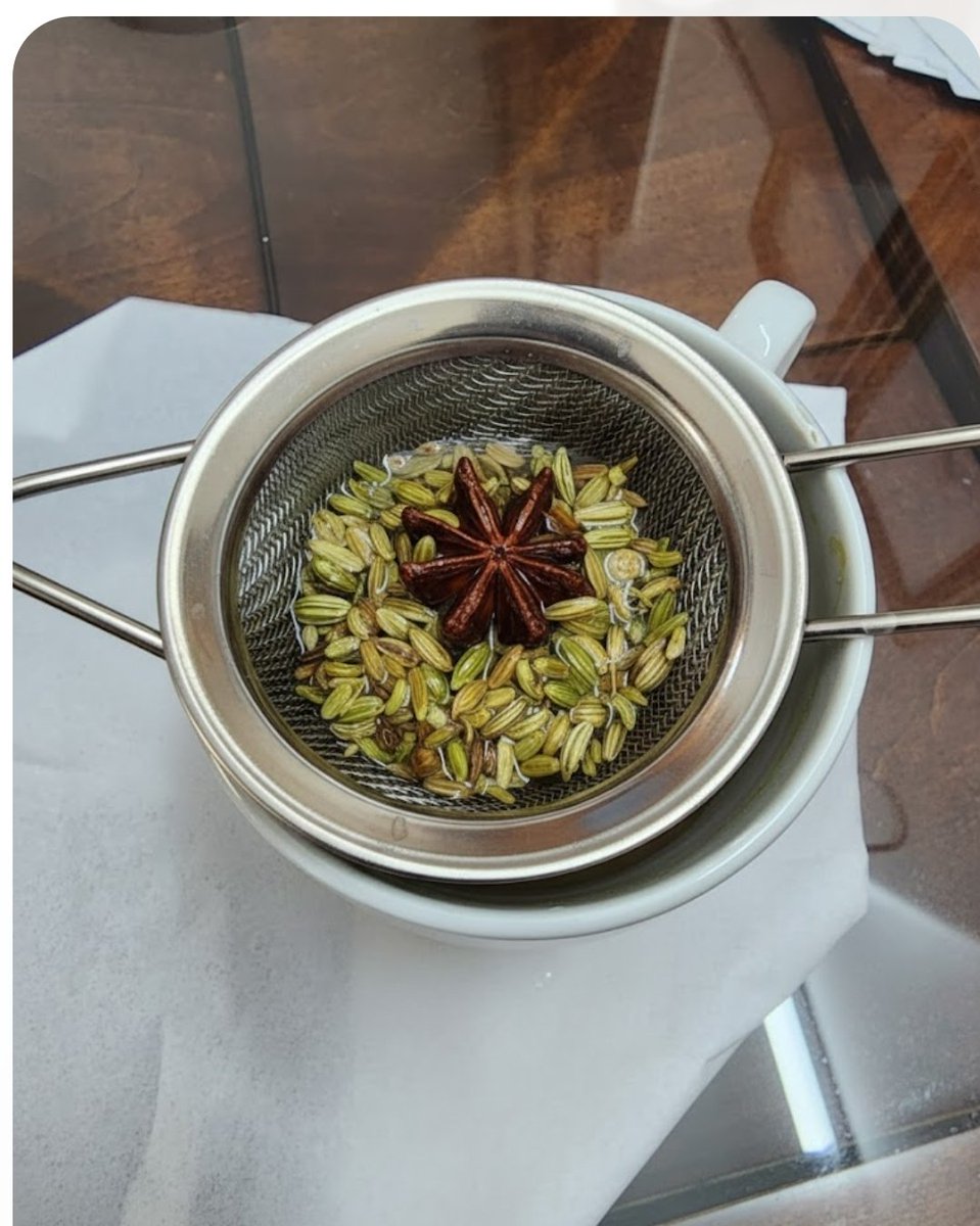 ✅ احفظوها عندكم.. وصفة طبيعية لراحة الأمعاء

إذا شعرت بتعب في الأمعاء بسبب موجات البرد، جرب هذا المشروب اللطيف:

🔸 المكونات:

حبة يانسون نجمي.

نصف ملعقة صغيرة من كل من (شمر + يانسون + كراوية).

🔸 الطريقة: يُصب كوب ماء ساخن عليها وتُترك لتنقع قليلاً.
كما في الصوره المرفقه 
🔸