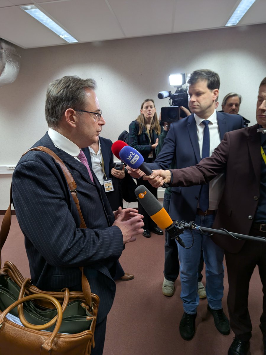 Some additional 'behind the scene' images from the Belgian 🇧🇪 delegation at the last European Council meeting. #EUCO