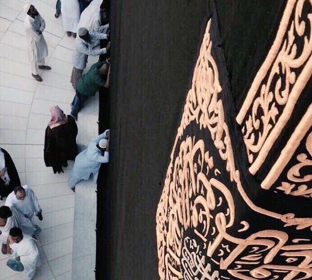 "ظهري لغيرك لستُ أسندهُ 
يارب أنت العون والسندُ"