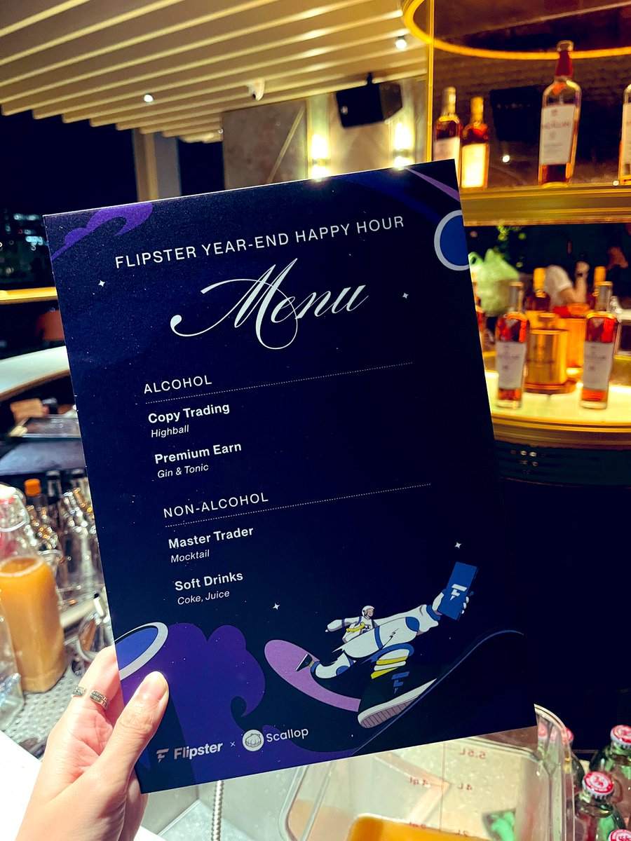 yoliu0614's tweet photo. 今年的倒數幾天，在 @flipster_io Universe 年終聚與你一起度過✨

很開心能在百萬夜景的陪伴中，見到遠道而來的好朋友們，沒有你們的支持和照顧，也不會有快樂的我們🤣

第一次主持 panel，很感謝大家熱情的發問，我宣誓以後絕對不會在後面聊天😇

感謝 @Scallop_io @ChrisEryx 和我們一起完成任務，再辛苦的當高雄灰姑娘🎃

最後無論你能不能到現場，我都誠摯地祝福閱讀到此的你，與你心愛的家人和朋友：

聖誕快樂、新年幸福，接下來也請多指教啦🙏🏻

P.S. 你喝到 Premium Earn 特調的味道了嗎？22% 不是酒精濃度，是 USDT 的賺錢速度嘿嘿