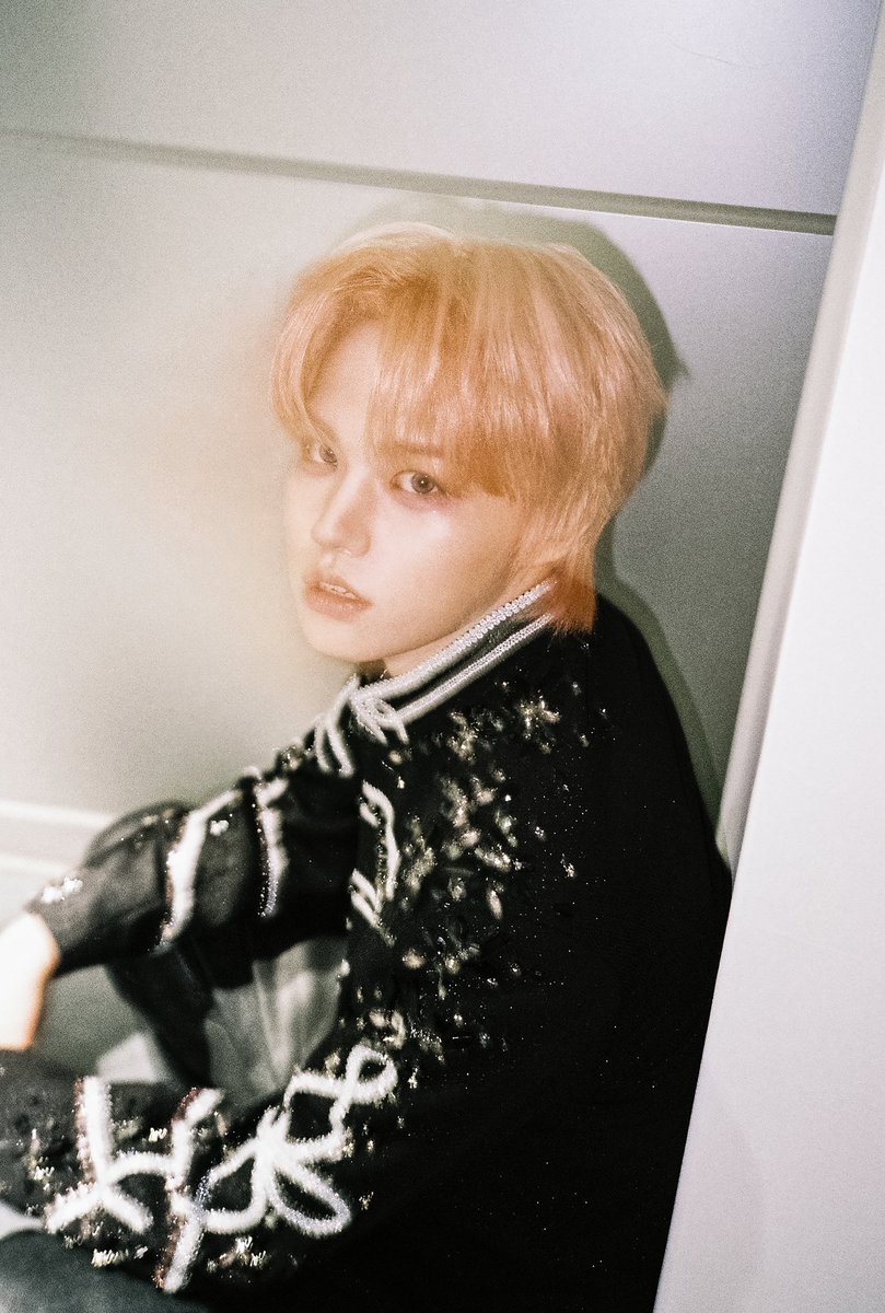 AHOF_official's tweet photo. 불타오르네 Behind for FOHA 😌

#AHOF #아홉 https://t.co/svDSMmo7ri