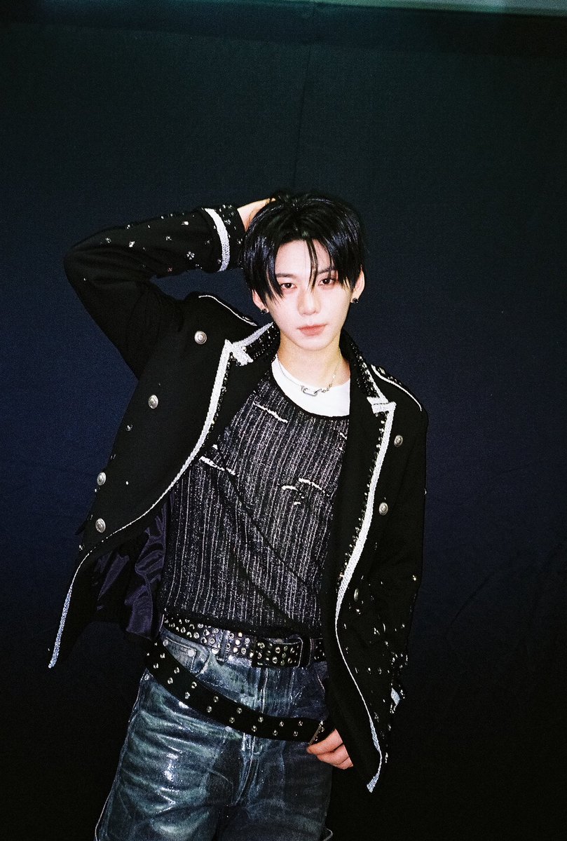 AHOF_official's tweet photo. 불타오르네 Behind for FOHA 😌

#AHOF #아홉 https://t.co/svDSMmo7ri