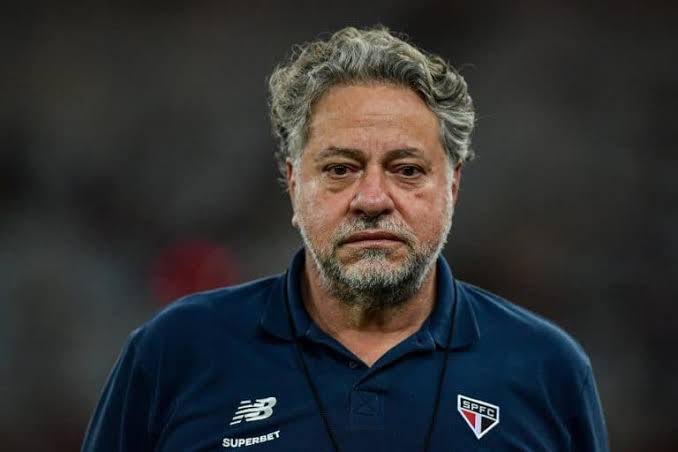 EspacoTricolor_'s tweet photo. 🚨 BOMBA (mais uma)

Há 2 meses, a polícia conduz uma investigação sobre desvios “estruturados e sistemáticos” de dinheiro com indícios de participação de Júlio Casares.

As cifras giram em torno de R$10 milhões, mas a polícia acredita que o montante total seja muito maior.

���️: @blogdopaulinho