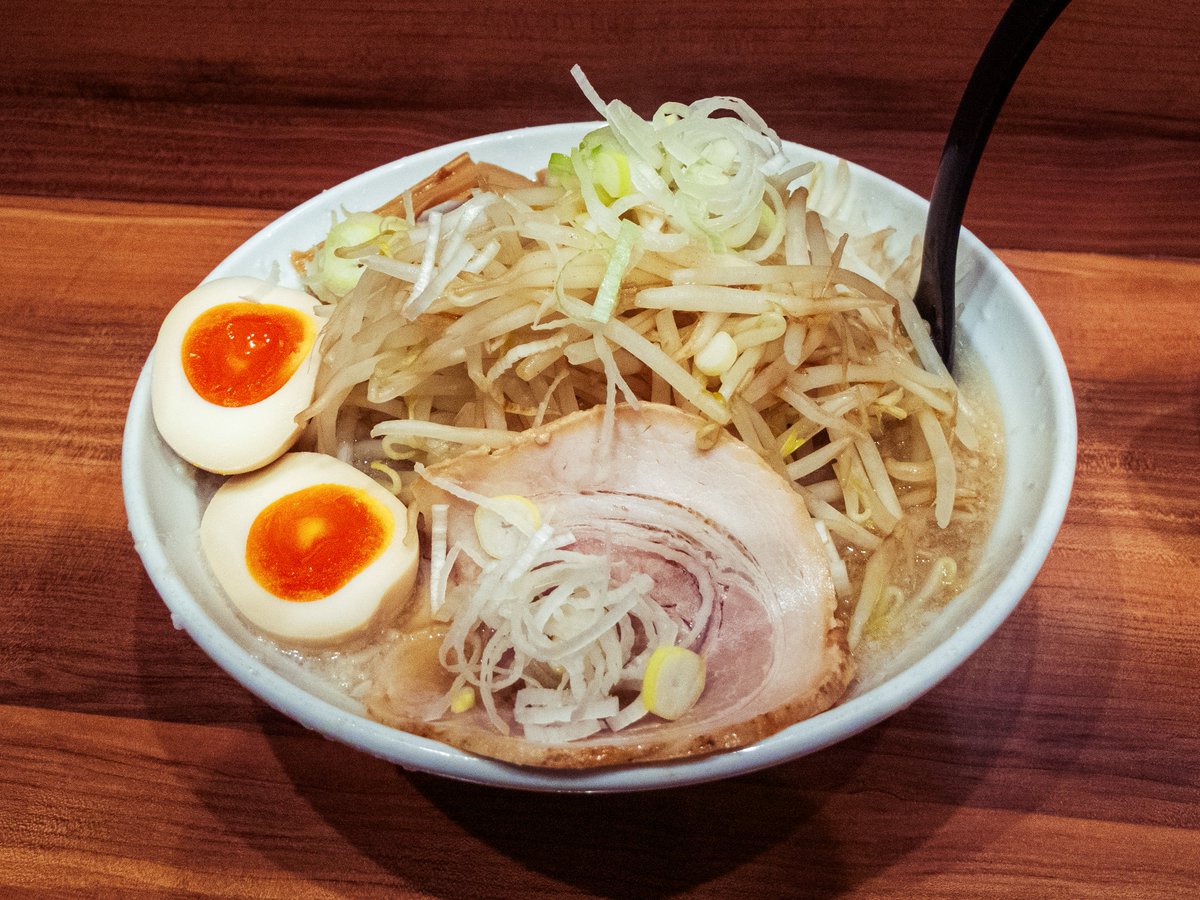 2日連続でこんなけしからんラーメンを食べてよいのだろうか
池袋なりたけ、本当においしかった