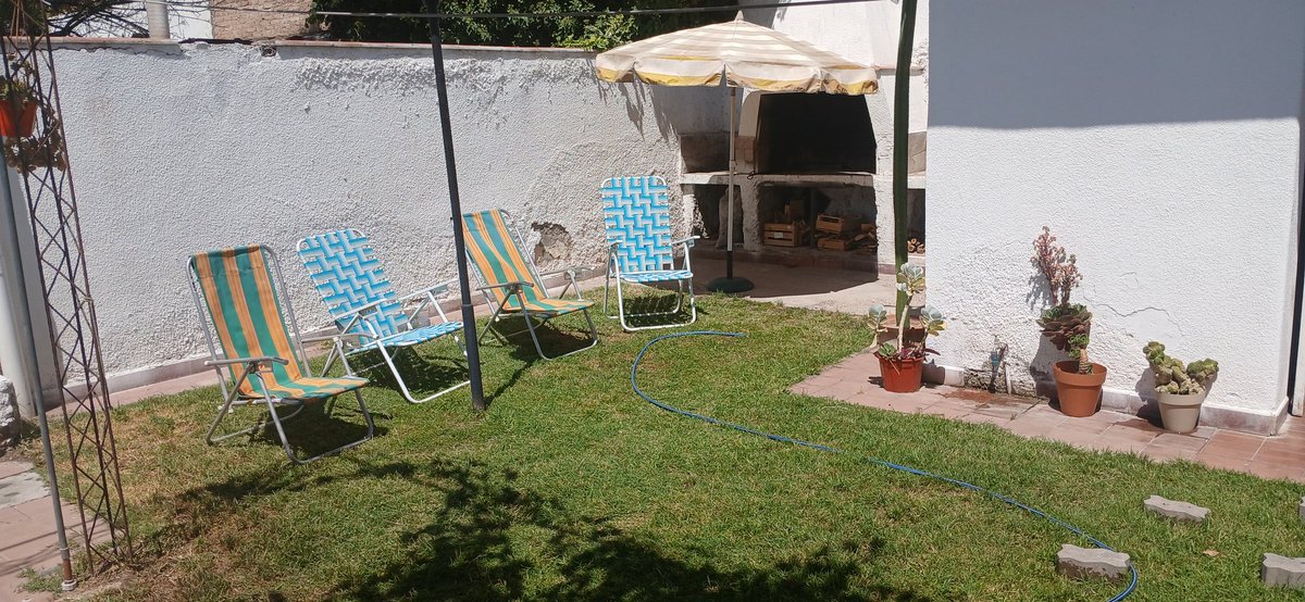 Tengo todo listo. No aparece nadie aún. 
A descorchar! Feliz Domingo!