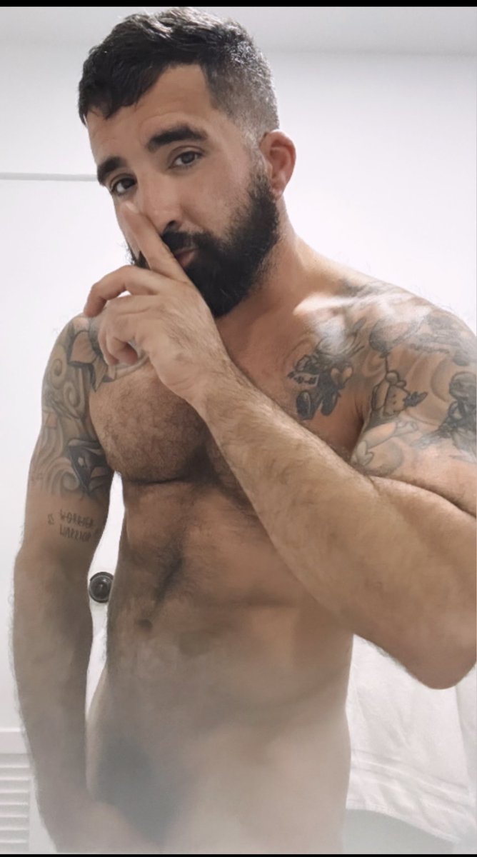 RandomAssDude86's tweet image. 🇮🇹Shh meet me in the men’s room 😉🇵🇷