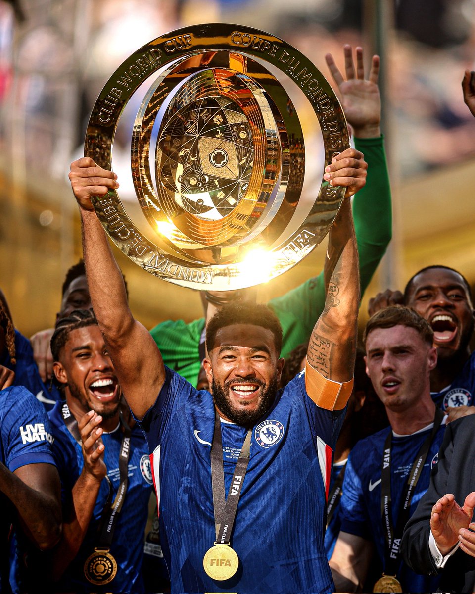 TOncelar's tweet image. Apart from @ChelseaFC fans, if your club don raise this trophy below, drop account details make I credit you ASAP.
🙂🙂🥲
