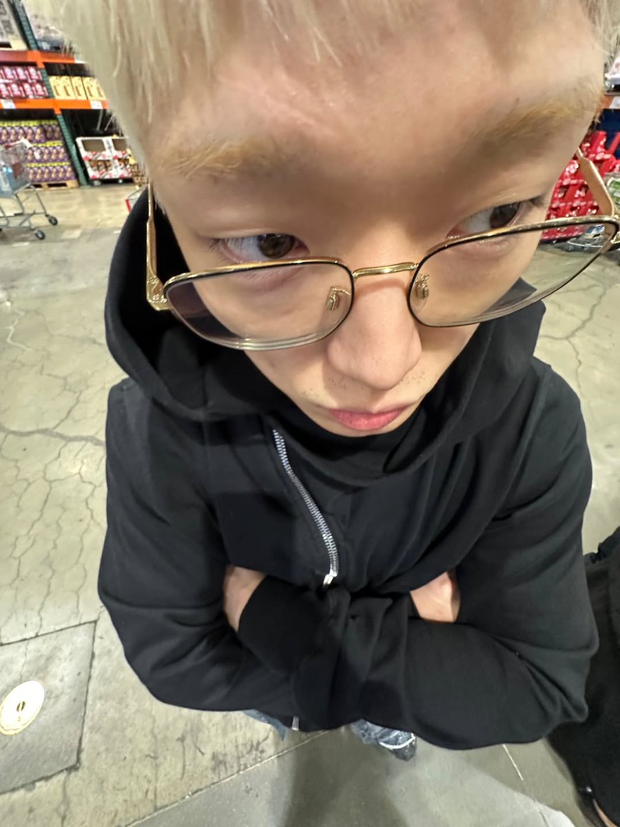 jiwonscherry's tweet image. BOBBY IG UPDATEEEE!!!

"18 30!!!!"