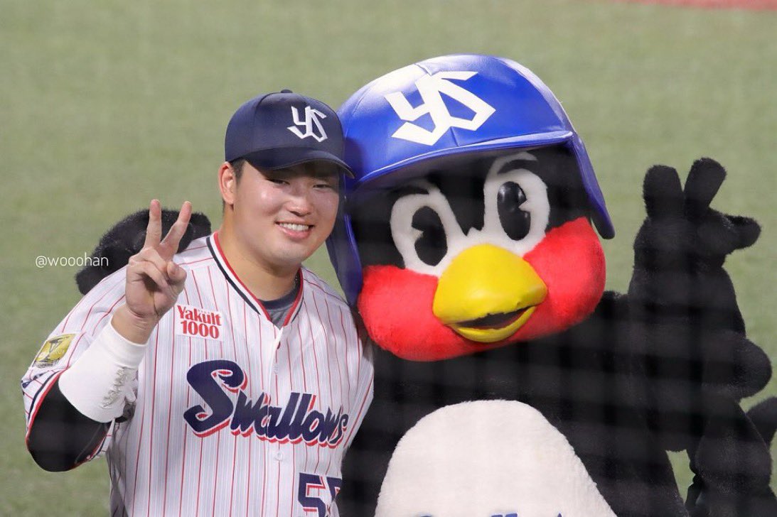 村上くんさん🧦頑張って！応燕してるよ📣 #swallows #whitesox