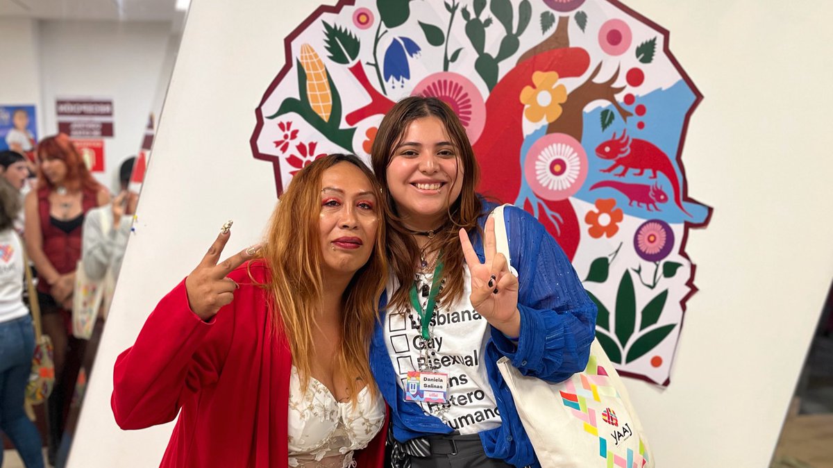 YaajMexico's tweet photo. #FortaléceteLGBT2025 🏳️⚧️🇲🇽 Visitamos la Unidad de Salud Integral para Personas Trans #USIPT, en un encuentro clave de aprendizaje e incidencia regional. Su Coordinadora Oyuki Ariadne Martínez Colín y su equipazo de la Unidad compartieron con la generación defensora buenas prácticas sobre la histórica implementación de este modelo de atención, impulsado desde el Gobierno de la Ciudad de México cuando Claudia Sheinbaum fue Jefa de Gobierno. El intercambio permitió conocer cómo la USIPT articula atención médica integral, acompañamiento psicosocial y trabajo comunitario a personas Trans y NB. El trabajo de Oyuki a cargo de esta institución ha generado interlocución y articulación internacional con organizaciones, activismos y espacios gubernamentales para incidir en marcos legales como la @leytransya Colombia.🏳️⚧️🇨🇴
🤝 Esta residencia —con becas al 100%— fue posible gracias a los invaluables auspicios de la Delegación General de
@QuebecMX ⚜️🇲🇽, la Fundación Alemana Heinrich Böll @boell_MXCA 🇩🇪🌈, @OpenSociety 🫂, @luminategroup 💜 y Galileo ( @benandfrank_mx & @bombavista) 🤓🙌🏽 alianzas que hicieron posible este sueño colectivo.
#ResistenciaTrans #FuriaNB #VivasLibresYDiversas #NadaQueCurar #NadaQueComprobar #TransLivesMatter #NiCisNiTransNiUnaMuertaMás