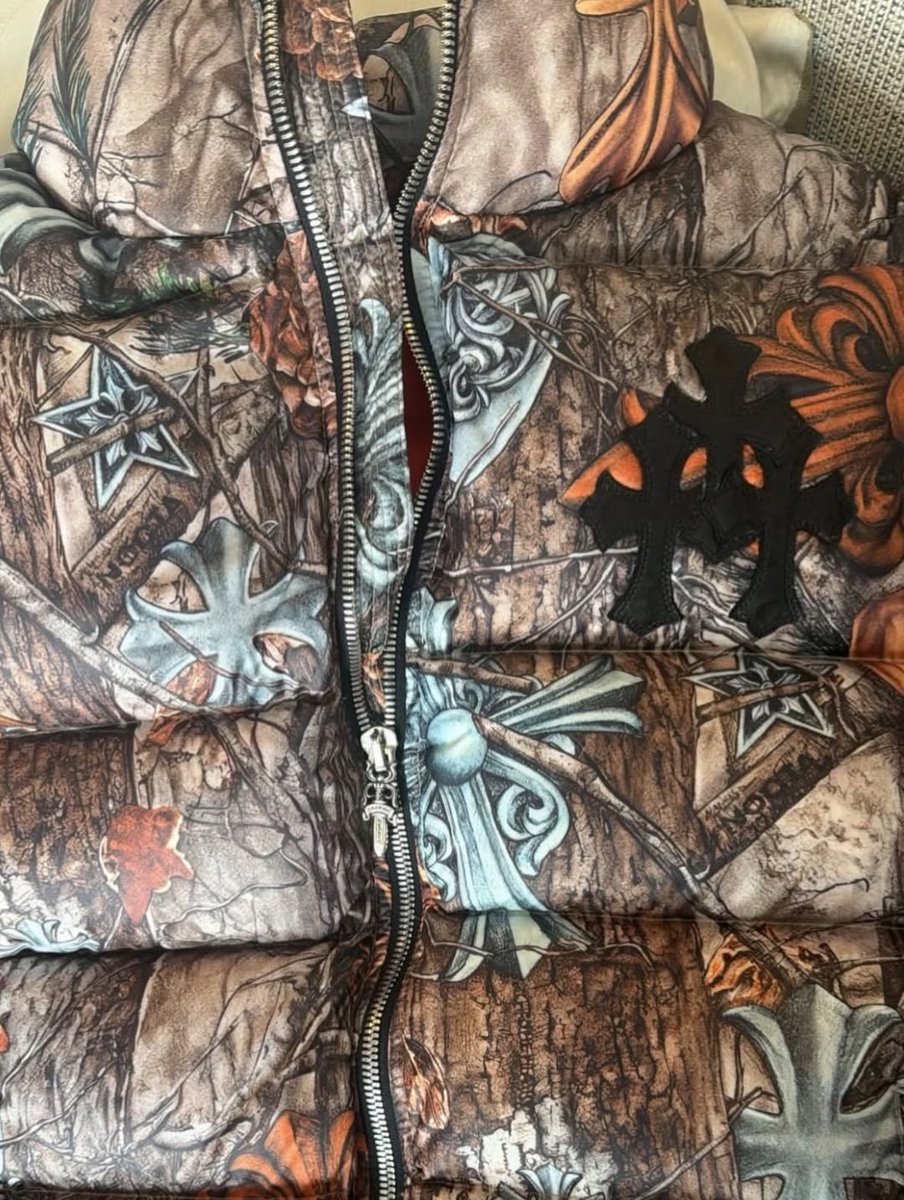 houseofheat's tweet image. The Drake Nocta x Chrome Hearts Puffer Jacket Costs $39,000 😳

Details: hoh.news/a1mWYfRA

(Images via mattarchivee)