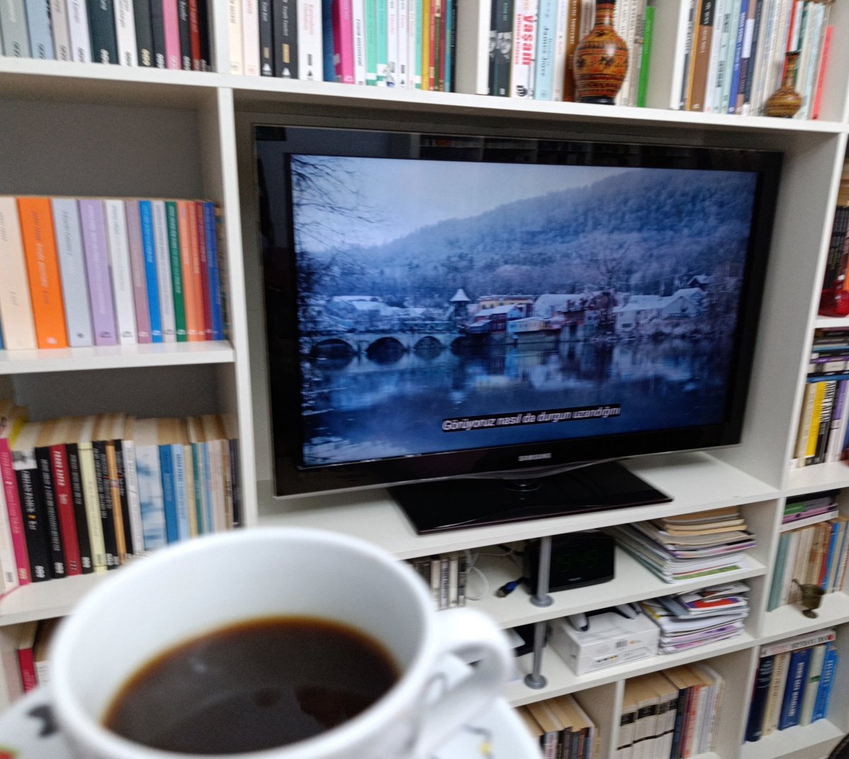 En uzun gecede nefis bir yeni yıl filmi, "Geride Kalanlar" 👏🌟Yetmişler, yatılı bir okul, tatilde evine gidemeyen bir öğrenci, öğretmen ve aşçı. Üzüldük, güldük, bolca düşündük, kalpte bir sıcaklıkla bitti film. Müzikler de mis🎶🎞️#theholdovers #geridekalanlar #sinema #aralık
