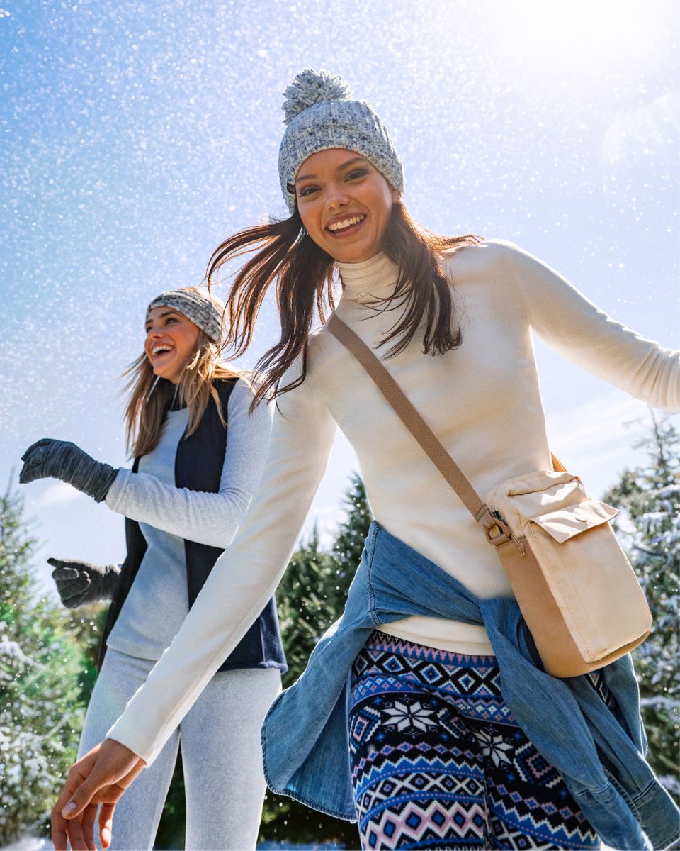 CuddlDuds's tweet image. WINTER WARMUP: Layered-up looks to wear when the temps drop (prepare for peak cozy) ❄️

Happy #FirstDayOfWinter !

What they're layering 👇
LOOK 1: Fleecewear Crew + Legging + Vest
LOOK 2: Fleecewear Crew + Legging + Softwear Turtleneck

bit.ly/CuddlDudsSite 🛍️

#LiveInLayers