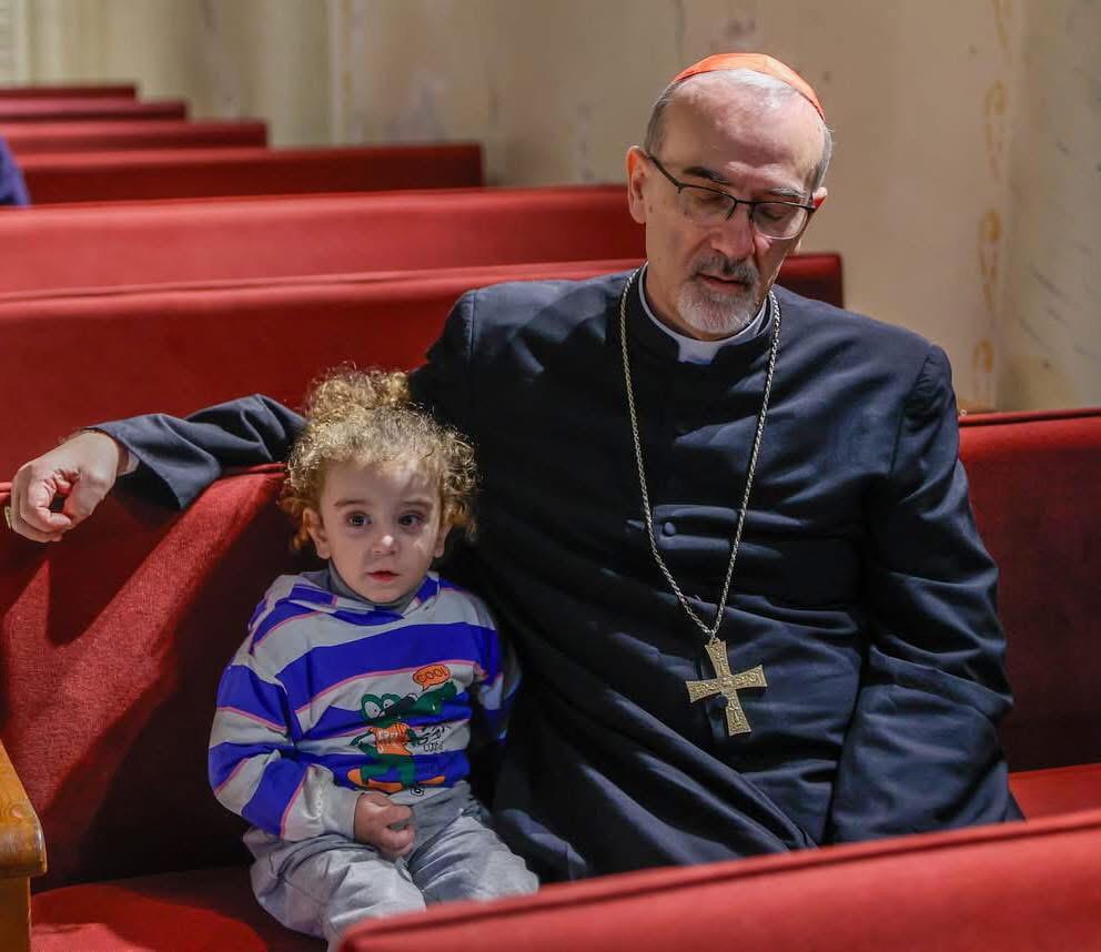 L'ULTIMA SENTINELLA SFINITA

nell'inferno di #Gaza, dove la follia della complicità omicida di Israele e Hamas continuano a imperversare, negando il diritto alla sopravvivenza di un opolo innocente. Lì nacque il Salvatore ma le luminarie di Natali ipocriti luccicano altrove.