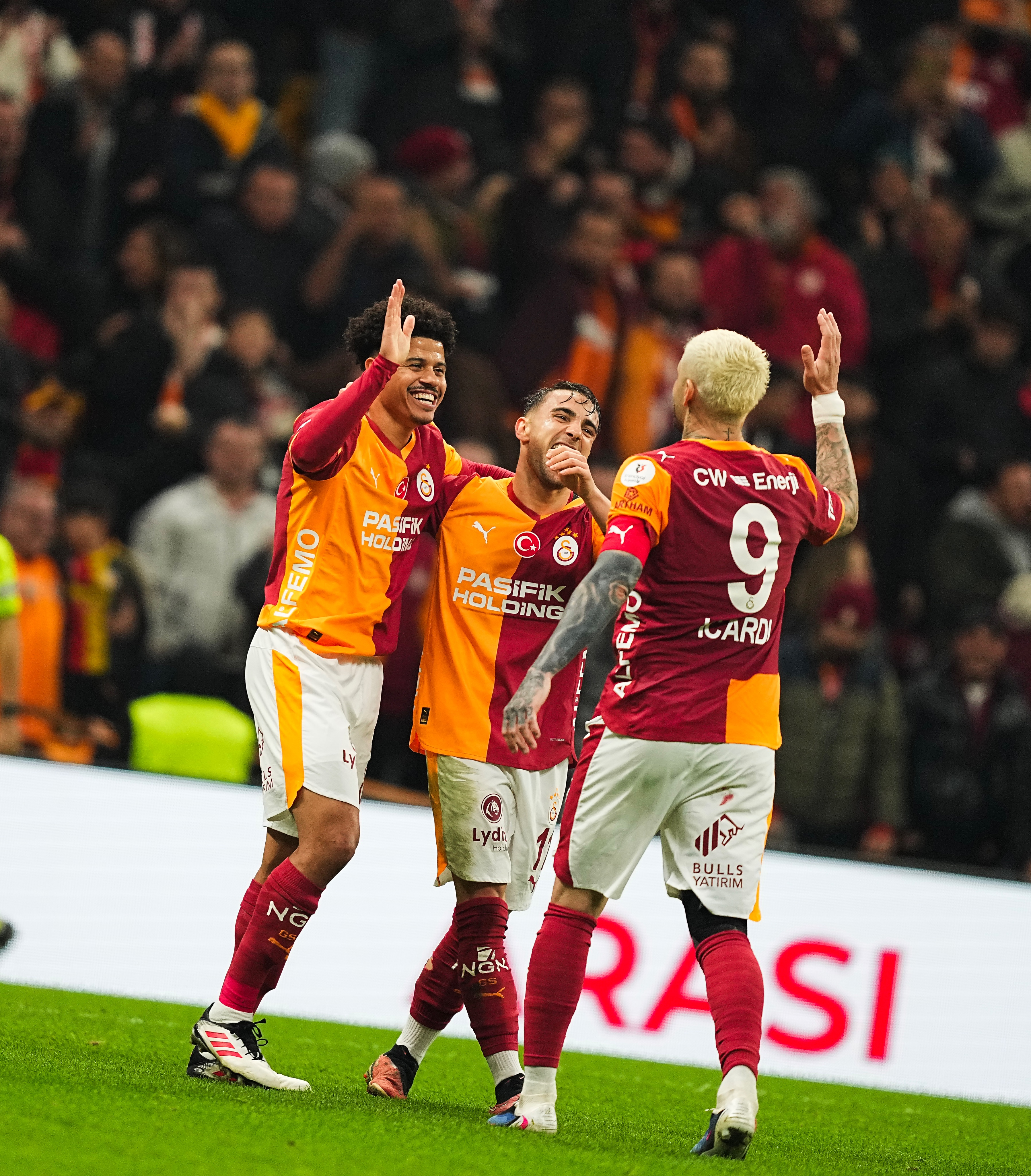 Galatasaray devre arasına lider girdi: Okan Buruk'tan ilk transfer açıklaması geldi!