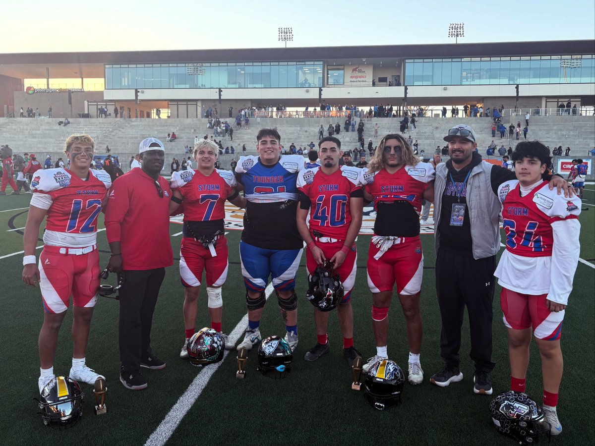 Coach_MattReyes's tweet image. One more time for these seniors! @TXFHSCougars @epfranklinfb @EPISDathletics