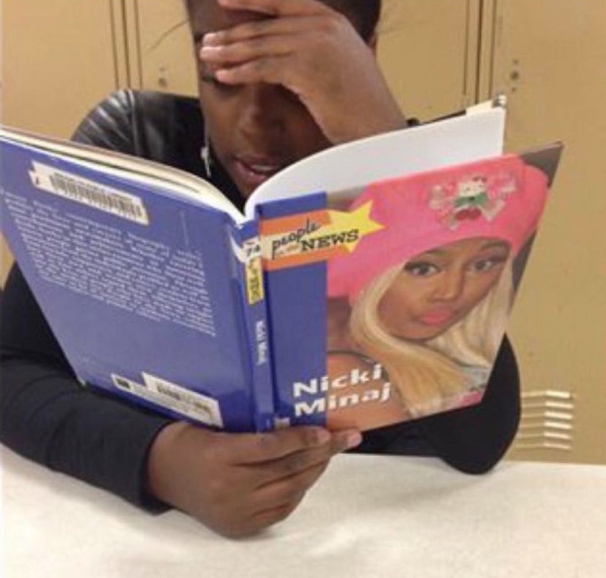 YSLONIKA's tweet image. i don’t remember this happening in the book..