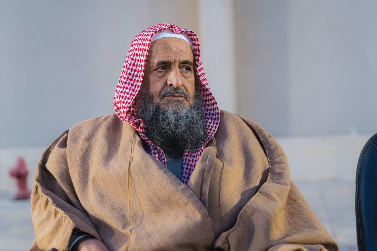 مشهد جميل في تمرين اليوم 🤍
أب حاضر، لاعب متحفّز، ومستقبل يُبنى بالدعم والثقة🙏🏻
نورتنا ياعم عايض🤝