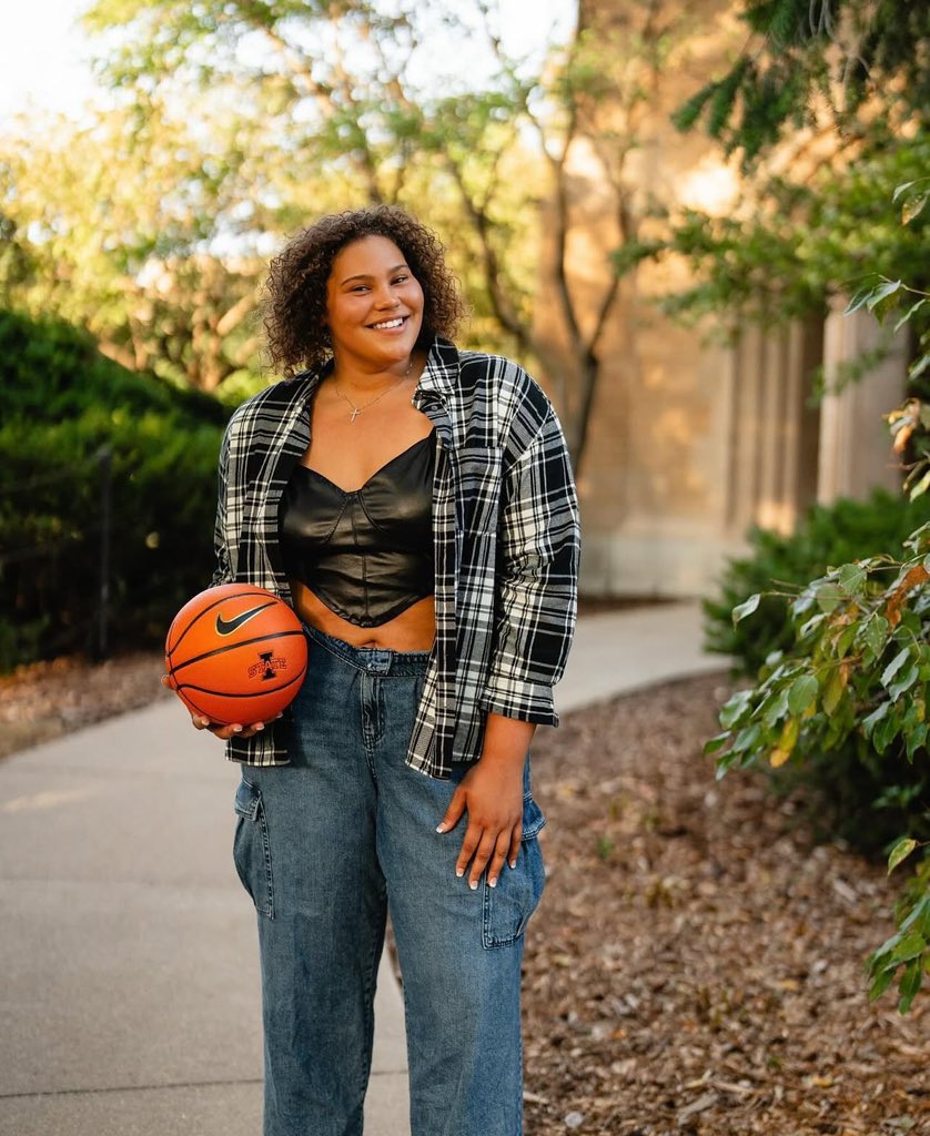 I talk hoops 🏀 tweet media