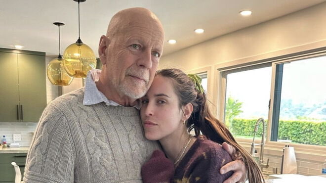 NewsTVReal's tweet image. La famille de Bruce Willis, qui se prépare à sa disparition, a annoncé qu'elle ferait don de son cerveau à la recherche sur la démence après sa mort. 😞
