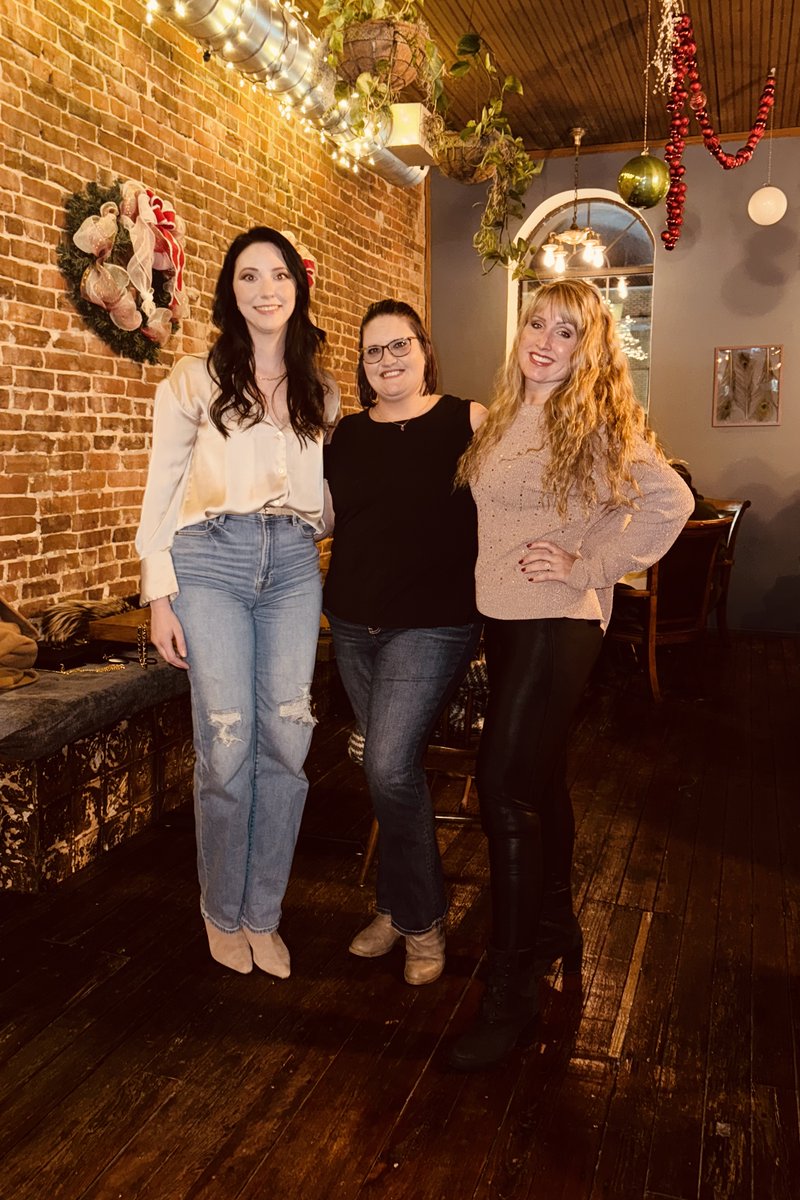 AngelEyesVision's tweet photo. Just want to let everyone know to check out Room 208! LOLO and DJ Leslie put on such a quaint and intimate show. Looking forward to future events and so pleased to have this in Jackson! 
#angeleyesvision #AEV #memphis #jackson #eyeexam #glasses #eyecare #optometricphysician https://t.co/SQdgL3hWbo