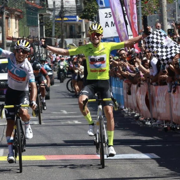 ÚLTIMA HORA: el ciclista palmareño Luis Daniel Oses, de 24 años, se proclama BICAMPEÓN de la Vuelta Internacional a Costa Rica. 🚨🏆🇨🇷

No se registra un bicampeón de la Vuelta desde hace 10 AÑOS, cuando el mítico Juan Carlos Rojas la ganó tres veces seguidas. 🚴🏽‍♂️

¡Oses está