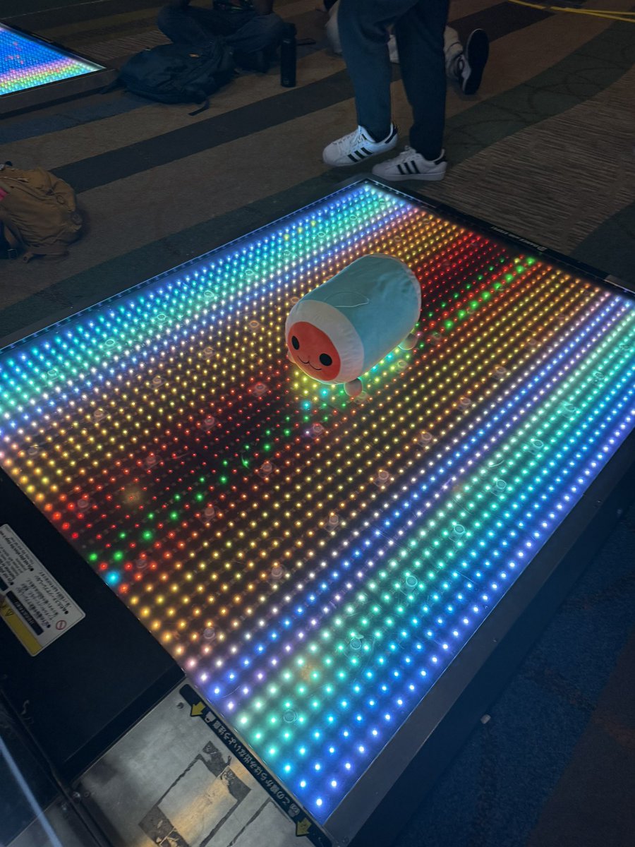 handsyouanegg's tweet image. how is he so crazy w it