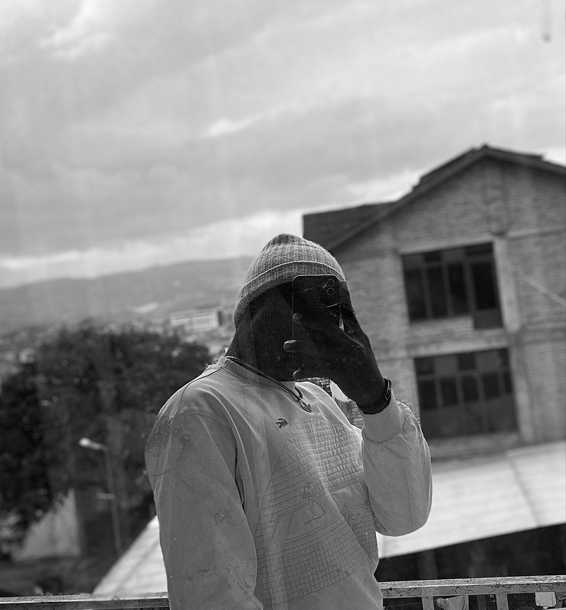 KeneackBeber's tweet photo. Ça bouge pas, don’t play.🙌🏾 https://t.co/2HI5i75qD8