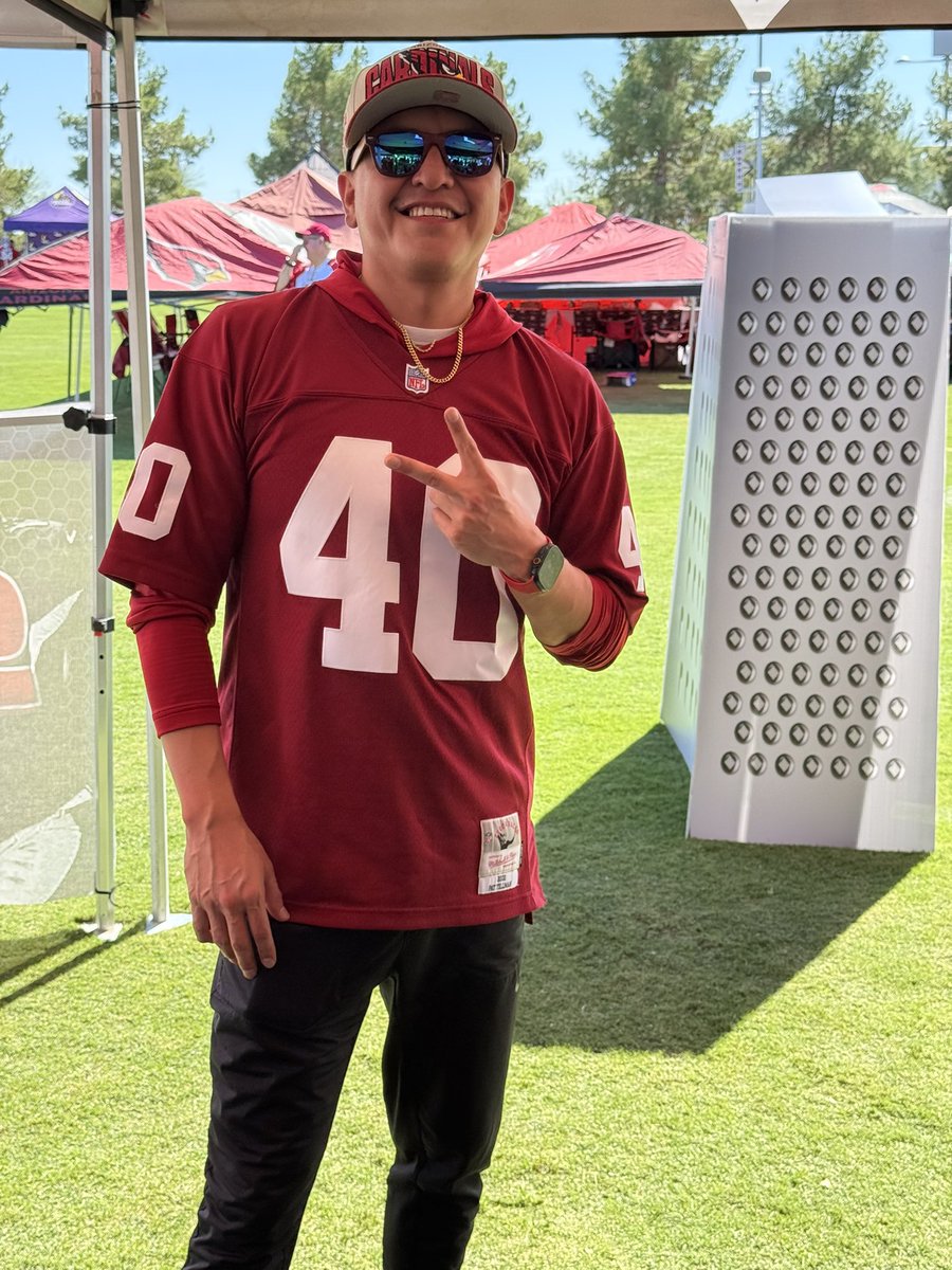 mr__mitchell_'s tweet image. Needed a W in life and a huge shoutout to my guy @NICKMERCS @MFAMCentral @UnderdogNFL @Underdog #MFAM for the amazing seats and today’s game. Thank you 🙏🏼. #BirdGang