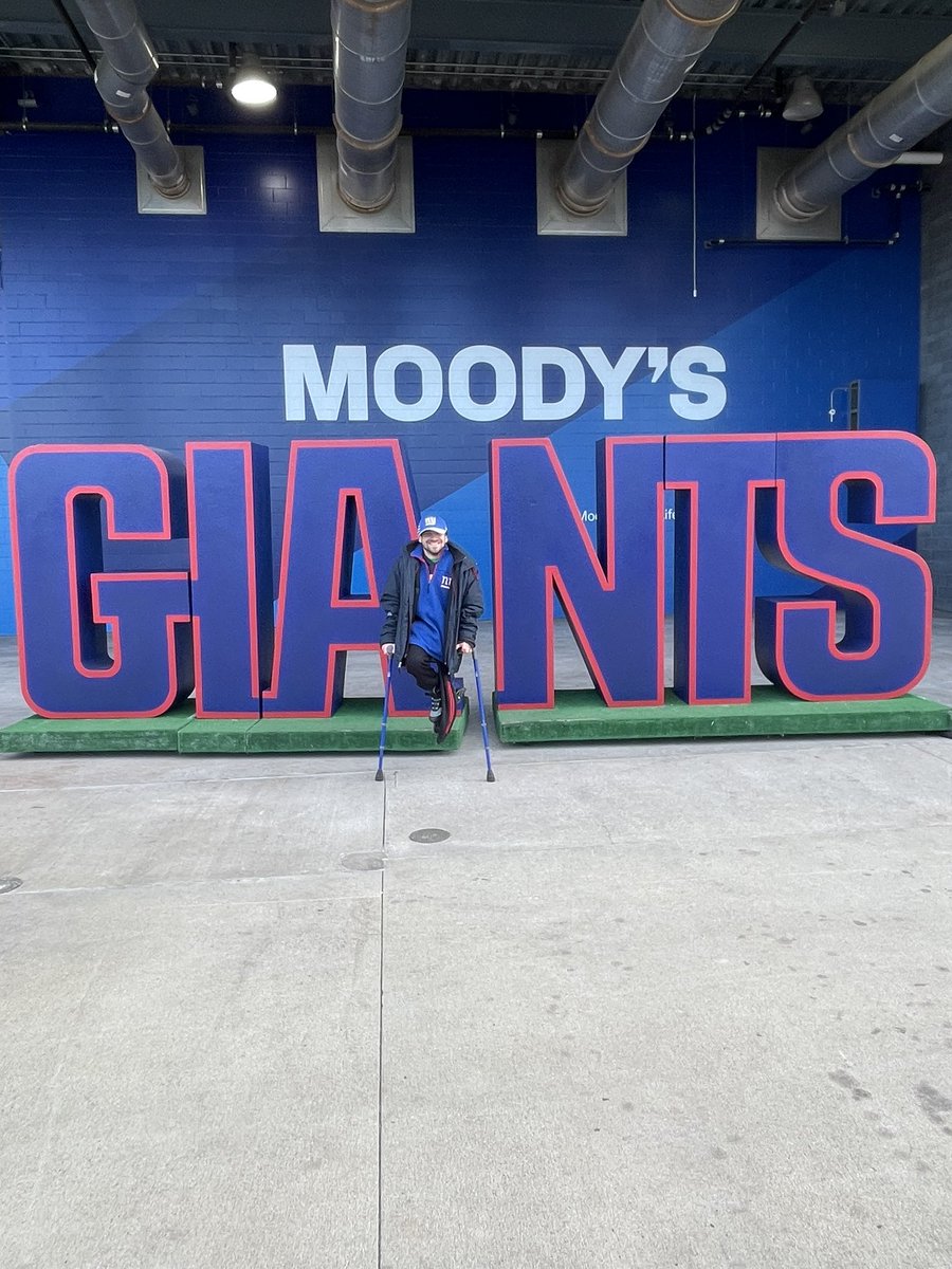 AlexGNYC1's tweet photo. The @OneLegUpAlex pose has hit @MetLifeStadium ! At the @moodysratings @Moodys gate ! I’m
Hoping @Giants can again have #ONELEGUP in the @NFL ! #NYGiants https://t.co/OT3H2g8vc7