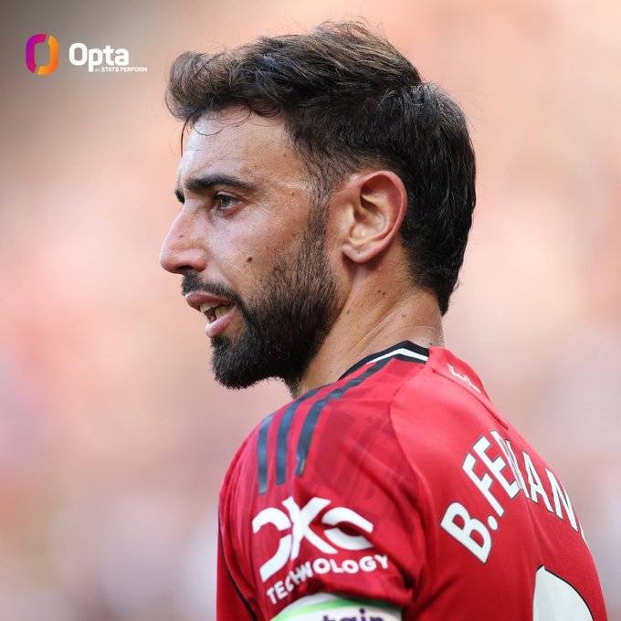 في مباراته رقم 292 كأساسي مع مانشستر يونايتد، اُستبدل برونو فرنانديز بين شوطي المباراة للمرة الثالثة فقط - اُستبدل من قبل أمام توتنهام في أكتوبر 2020 (الدوري الممتاز) وريال سوسيداد في فبراير 2021 (الدوري الأوروبي). 