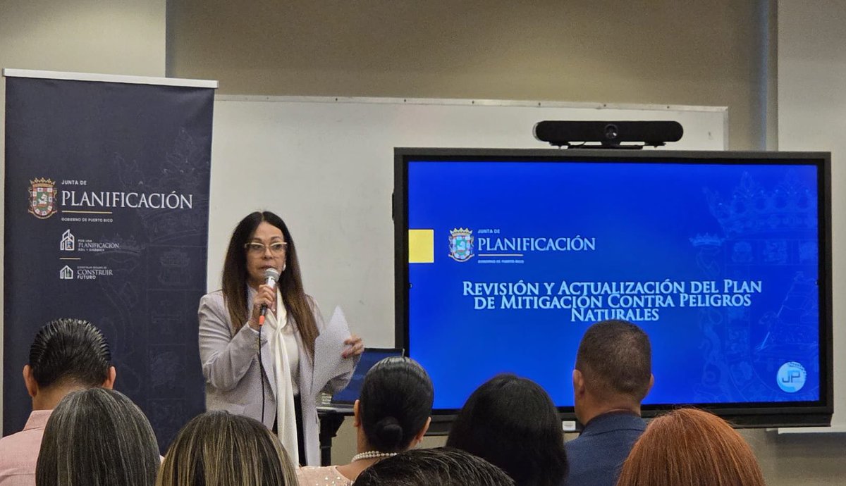 JPlanificacion's tweet image. Esta semana la Junta de Planificación, orientó a alcaldes sobre la actualización de los Planes de Mitigación conforme a FEMA. La gobernadora Jenniffer González Colón anunció $1.2M para asegurar que todos los municipios cuenten con planes aprobados y acceso a fondos de mitigación.