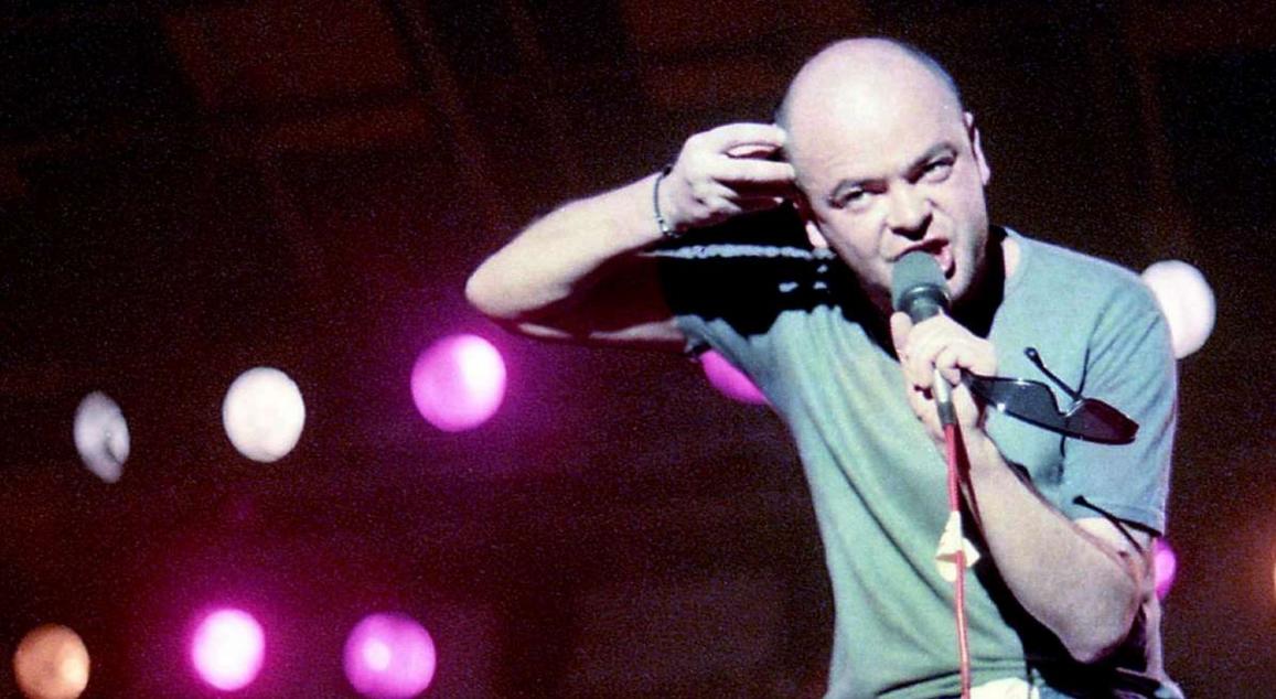 MuertosArg's tweet image. 22/12/1987 murió Luca Prodan.
Músico italiano que vivió en Escocia y llegó acá a fundar SUMO y enseñarnos una nueva forma de hacer música.
LOs 80s fueron de Luca y hace 38 años nos dejó para siempre.
Un loco hermoso. Un gran músico. Irreparable.