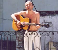 MuertosArg's tweet image. 22/12/1987 murió Luca Prodan.
Músico italiano que vivió en Escocia y llegó acá a fundar SUMO y enseñarnos una nueva forma de hacer música.
LOs 80s fueron de Luca y hace 38 años nos dejó para siempre.
Un loco hermoso. Un gran músico. Irreparable.