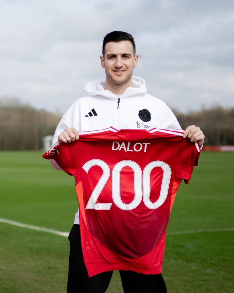 4MUAR's tweet image. حتى تفهم وضع دالوت ⚠️
2018 مع مورينهو
2019 الى 2021 سولشاير 
2022 الى 2024 مع تين هاغ
2025 الى الان مع اموريم 
داخلين 2026 و دالوت معانا بالفريق 
ولا زلت تسأل نفسك لماذا مانشستر يونايتد لا يتطور و مستواه في تراجع منذ 2013 
وجود دالوت كل هالسنوات معناته شي واحد 
نمشي على البركة لا…