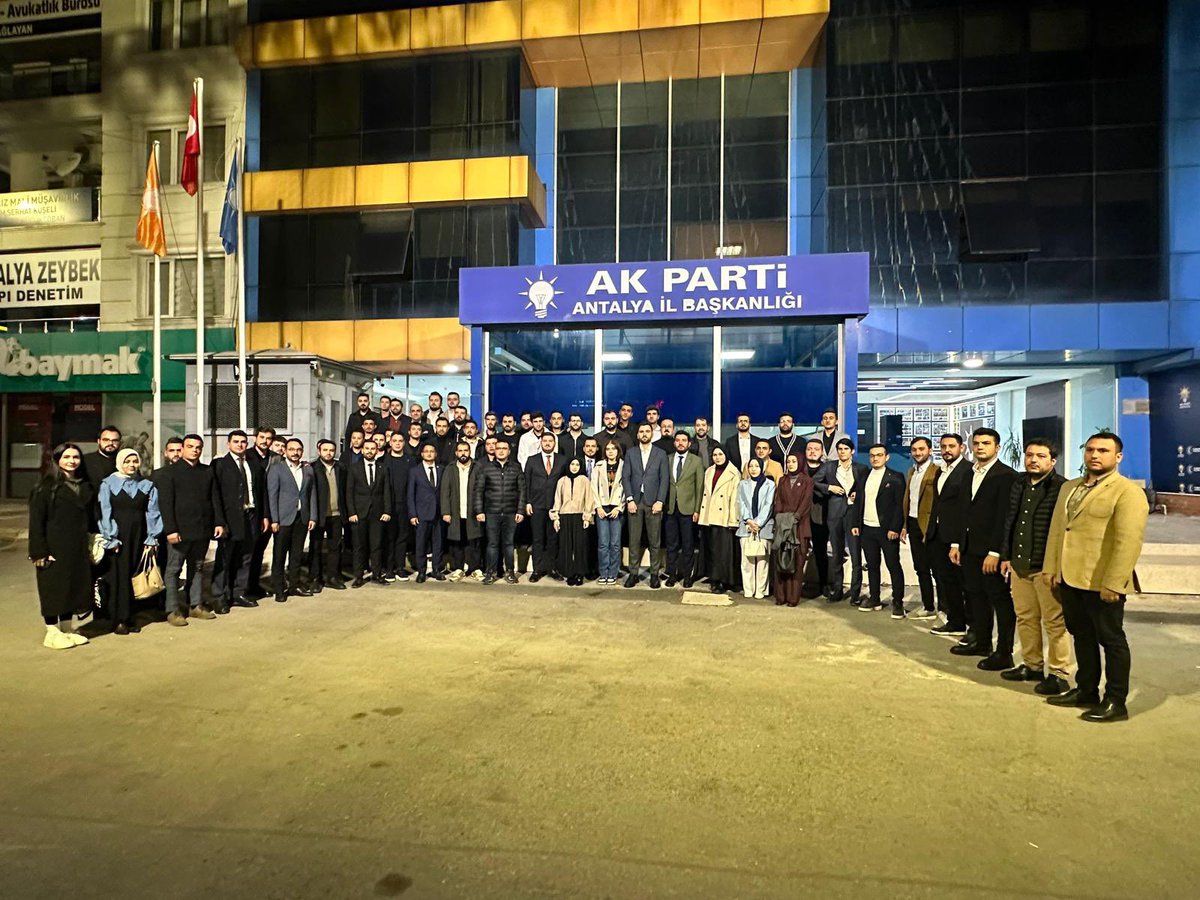 Önceki dönemlerde gençlik kollarında alın teri döktüğüm, mücadele verdiğim 
Antalyamızda; liderimizin yolunda teşkilat ruhu maşallah hep dimdik ayakta. 

Genel Merkez Gençlik Kolları Teşkilat Başkanımız <a href="/osmannazlier/">Osman Nuri Nazlıer</a> ‘le birlikte il yönetimi toplantısına katıldık..

<a href="/avyusufibis/">Yusuf İBİŞ</a>