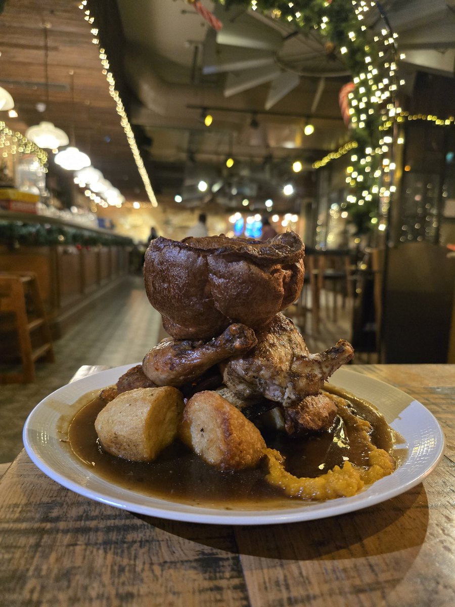 Time for a Sunday roast treat! Select your protein and enjoy all the trimmings, including unlimited gravy and yorkshire puddings

Roasts available until 9pm!

@youngspubs #youngspubsundays